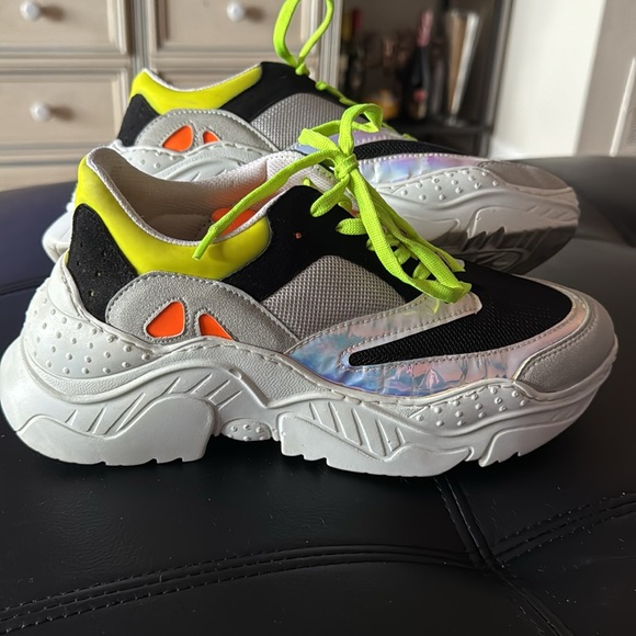 SALE ⭐️⭐️⭐️ Steve Madden Platform Neon & Iridescent Sneakers - Picture 2 of 5